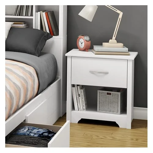 Biely elegantný nočný stolík