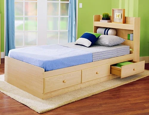 Moderna detska postel so zasuvkami