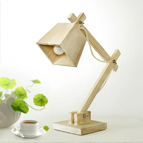 Drevená stolná lampa