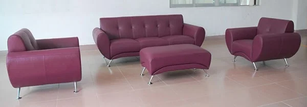 Fialová kožená sedačka