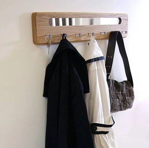 Jednoduchy vesiak do predsiene