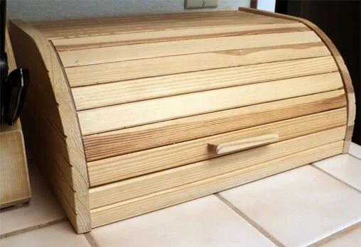 Klasicky dreveny chlebnik