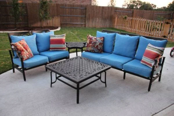 Kovový záhradný nábytok