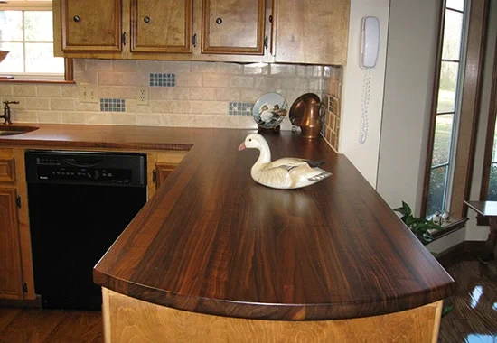 Kuchynska doska z masivu