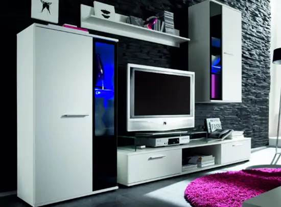 Malá biela obývacia stena