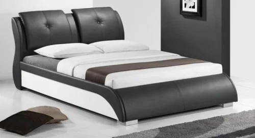 Manželská posteľ s masážnym prístrojom