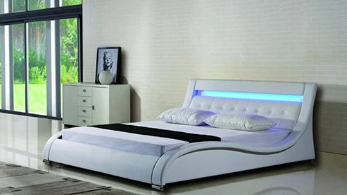Moderná kožená posteľ s osvetlením