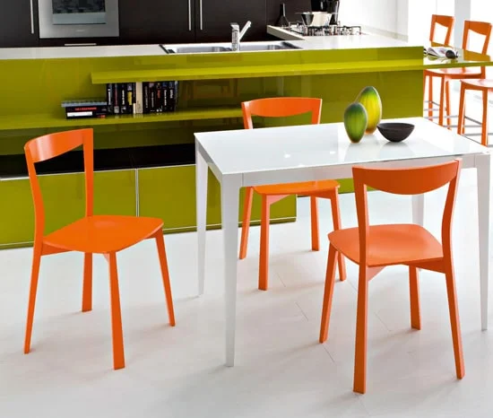 Moderne kuchynske plastove stolicky