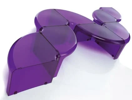 Moderny plastovy stol