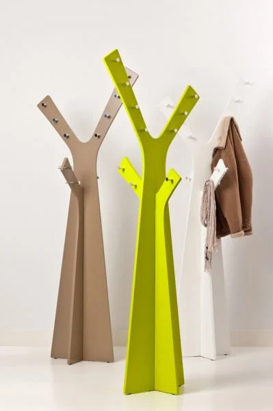 Moderny stojanovy vesiak