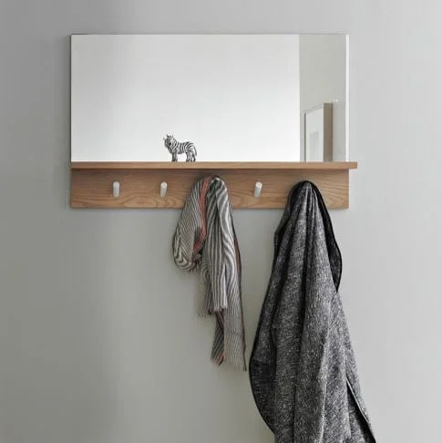 Moderny vesiak so zrkadlom