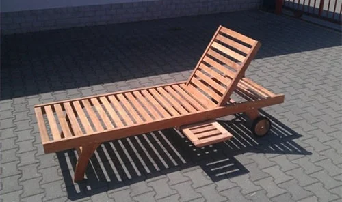 Polohovacie lehátko z teaku