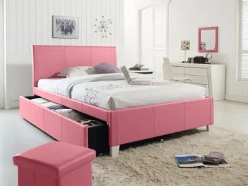 Ruzova celocalunena postel