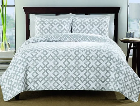 Štýlová prikrývka na posteľ