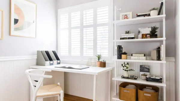 Pracovný stôl do bytu