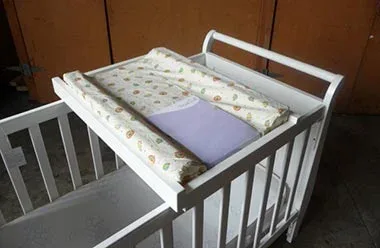 Prebalovaci pult na postielku