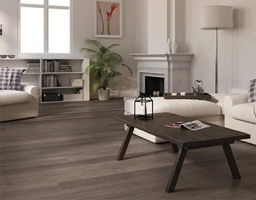 Tmavohneda plavajuca podlaha