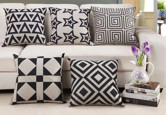 Vankúše s geometrickým vzorom