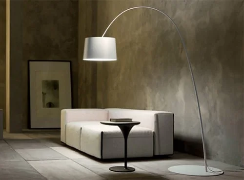 Moderna volne stojaca lampa